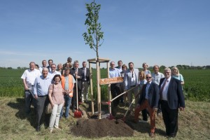 Feierlichkeiten zum 25. Jubilaeum der Deutschen Alleenstrasse Foto: Baumpflanzen Fotograf: HC Plambeck